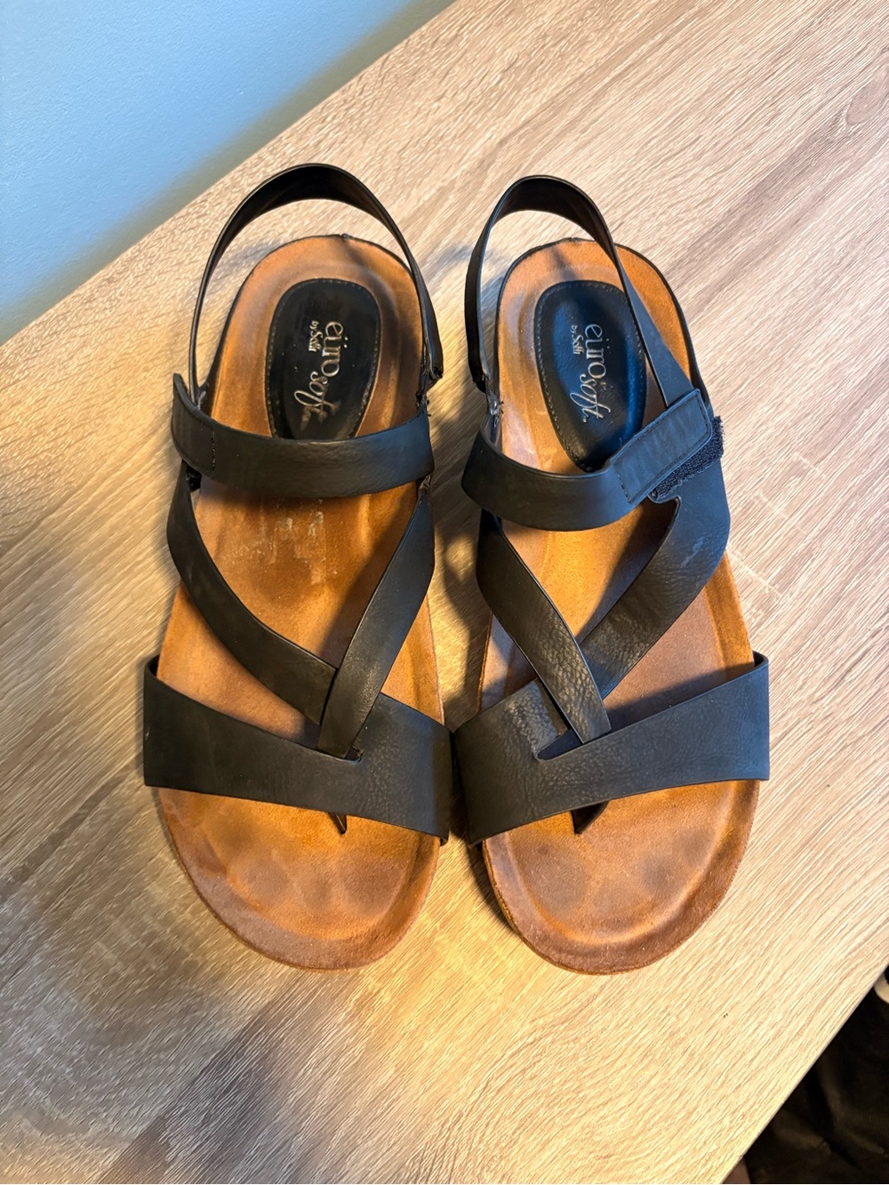 Eurosoft Women's Black Leather Cross-Strap Sandals